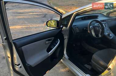Хэтчбек Toyota Prius 2013 в 