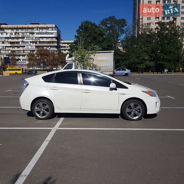 Хэтчбек Toyota Prius 2013 в Киеве