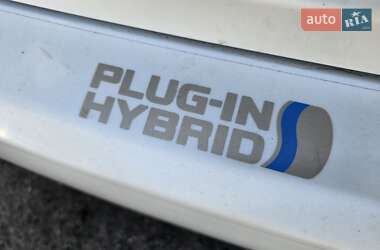 Хэтчбек Toyota Prius 2014 в 