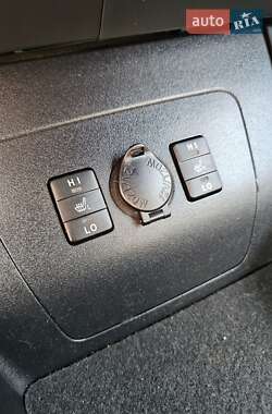 Хэтчбек Toyota Prius 2014 в 