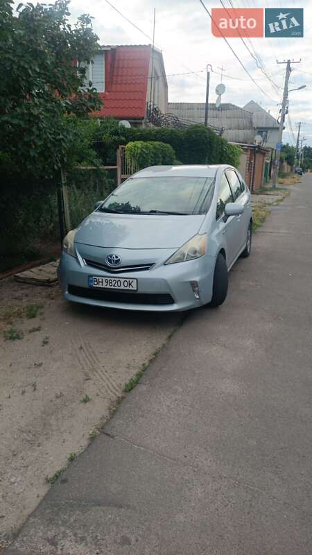 Хэтчбек Toyota Prius 2013 в 