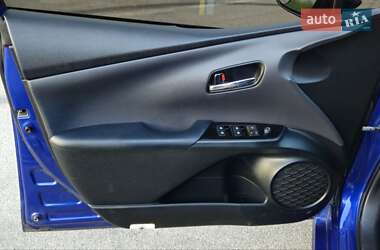 Хэтчбек Toyota Prius 2018 в 