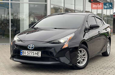 Хэтчбек Toyota Prius 2016 в 