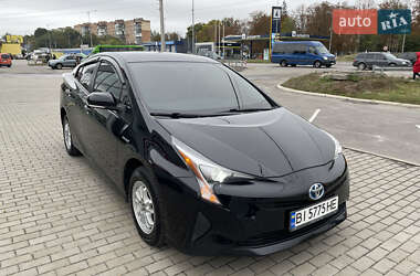 Хэтчбек Toyota Prius 2016 в 