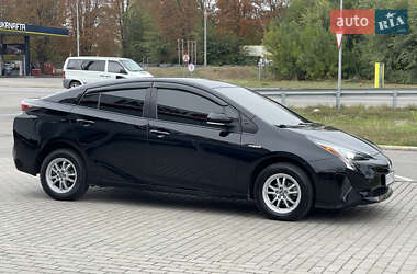 Хэтчбек Toyota Prius 2016 в 