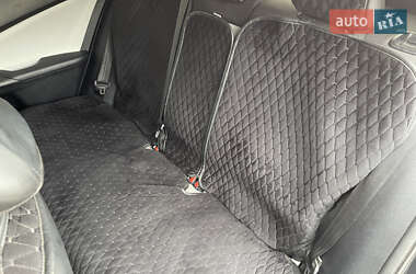 Хэтчбек Toyota Prius 2016 в 