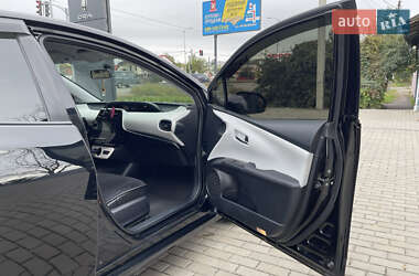 Хэтчбек Toyota Prius 2016 в 