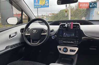 Хэтчбек Toyota Prius 2016 в 
