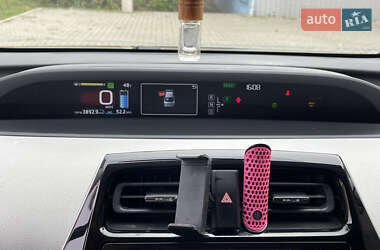 Хэтчбек Toyota Prius 2016 в 
