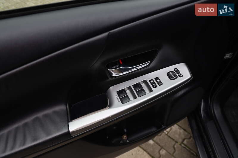 Хетчбек Toyota Prius 2016 в Луцьку