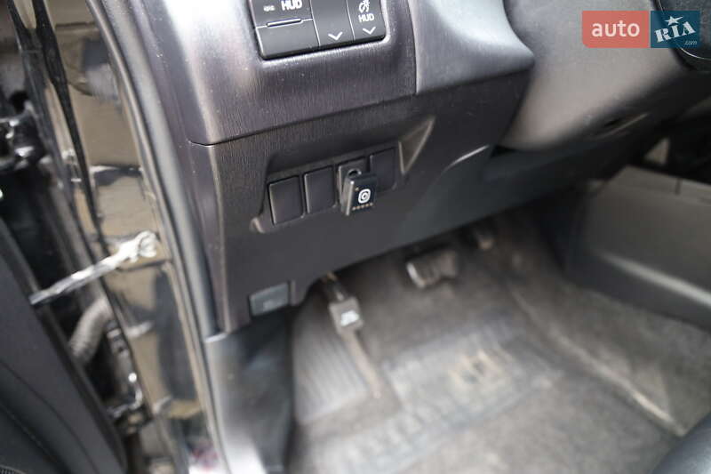 Хетчбек Toyota Prius 2016 в Луцьку