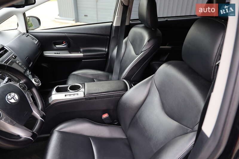 Хетчбек Toyota Prius 2016 в Луцьку