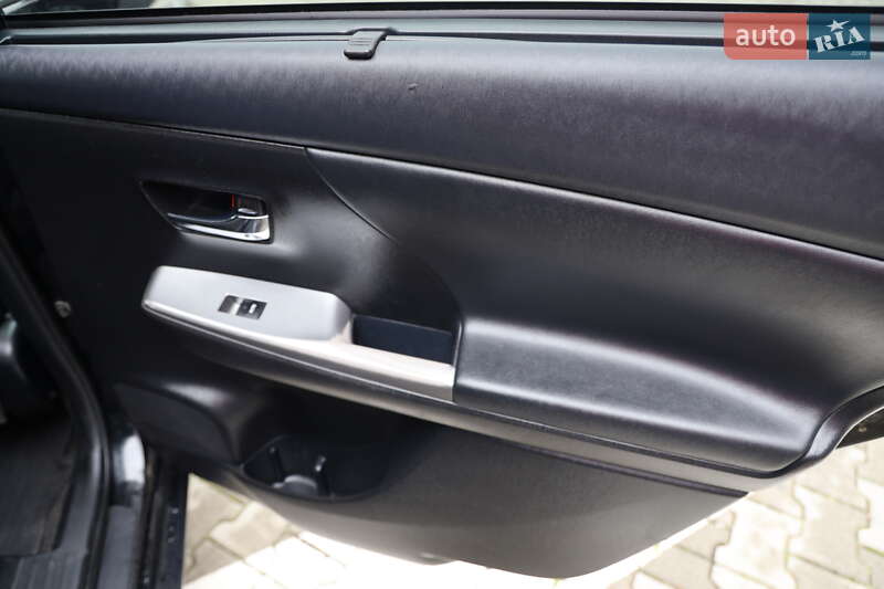 Хетчбек Toyota Prius 2016 в Луцьку