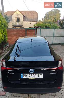 Хетчбек Toyota Prius 2022 в 