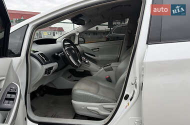 Хэтчбек Toyota Prius 2012 в 
