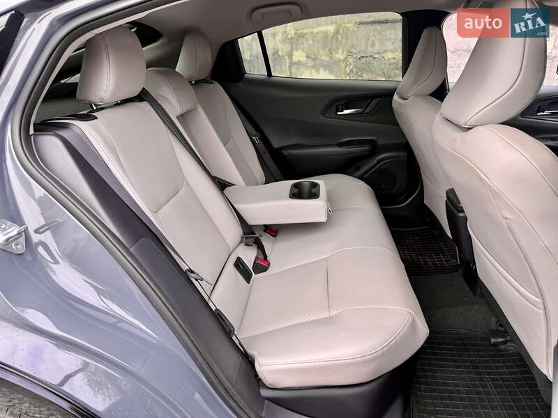 Хэтчбек Toyota Prius 2024 в Харькове