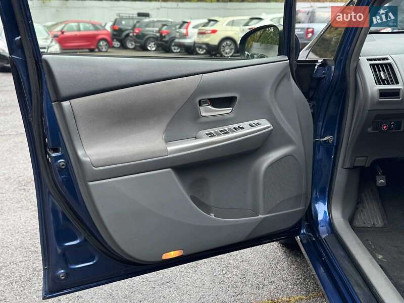 Хетчбек Toyota Prius 2012 в Києві фото 18 Хетчбек Toyota Prius 2012 в Києві