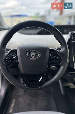 Хэтчбек Toyota Prius 2019 в 