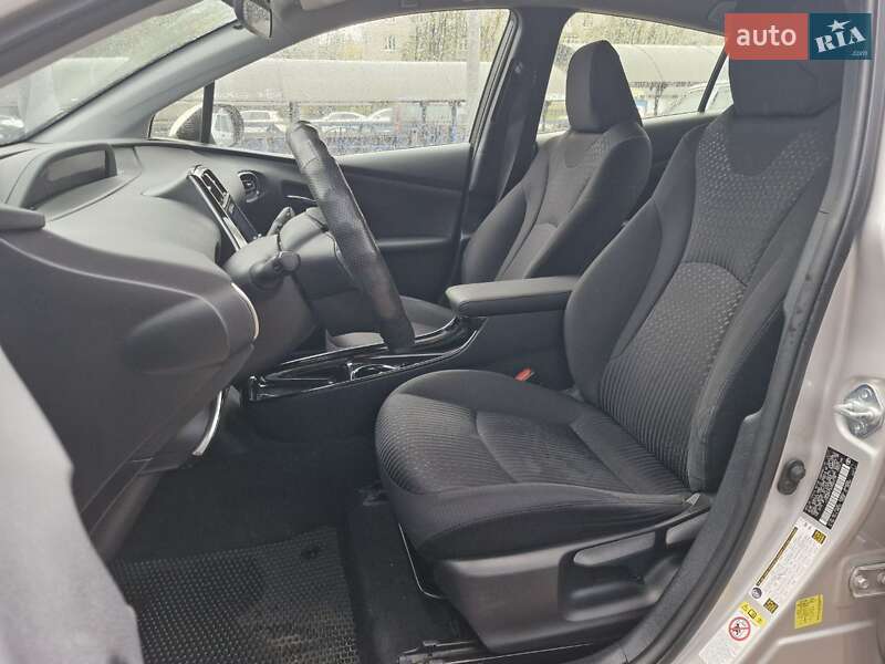 Хетчбек Toyota Prius 2017 в Києві