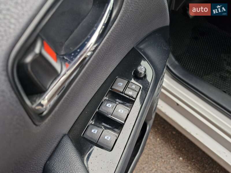 Хетчбек Toyota Prius 2017 в Києві