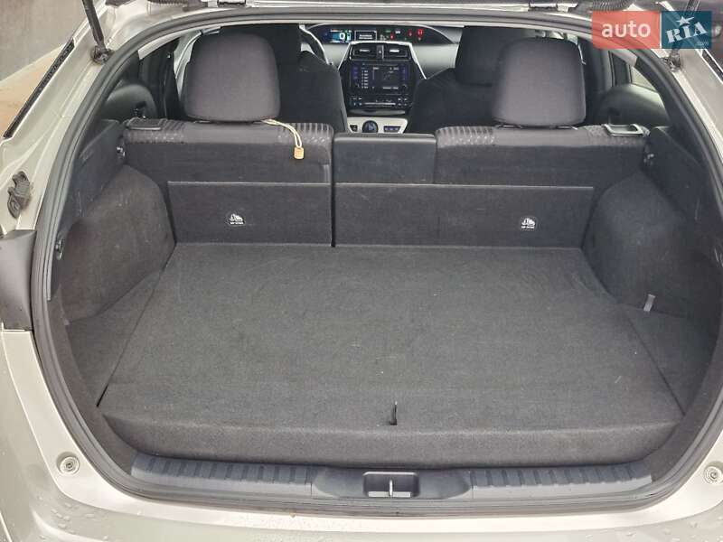 Хетчбек Toyota Prius 2017 в Києві