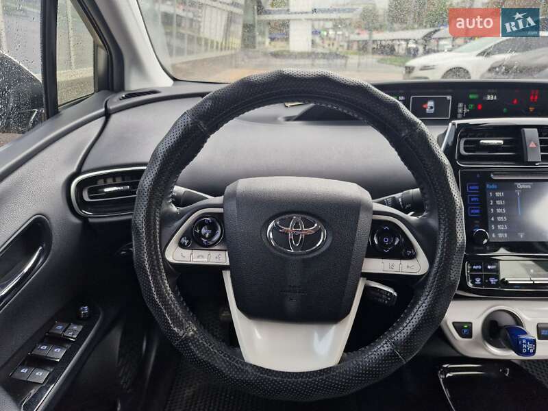 Хетчбек Toyota Prius 2017 в Києві