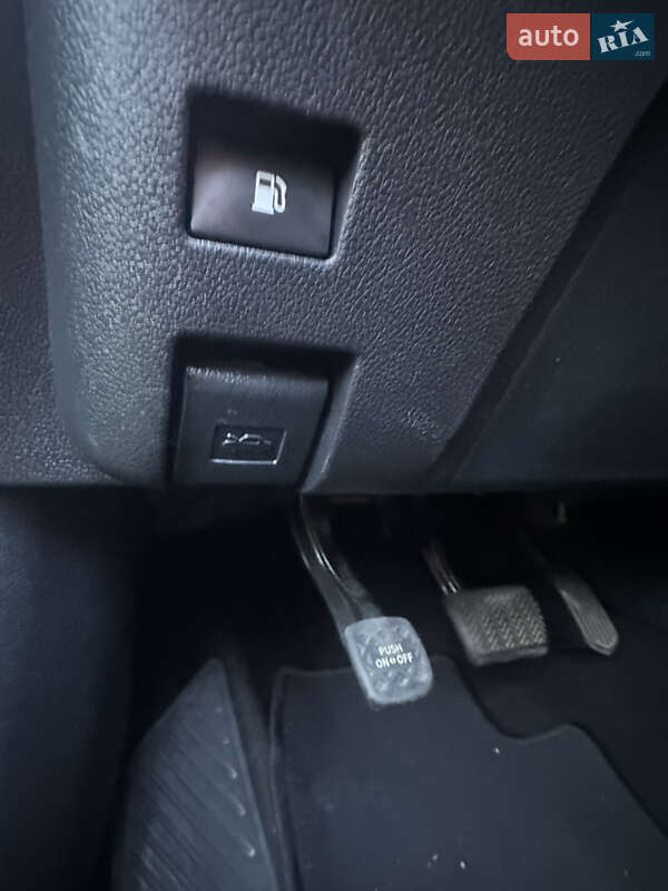 Хэтчбек Toyota Prius 2016 в Черновцах фото 44 Хэтчбек Toyota Prius 2016 в Черновцах