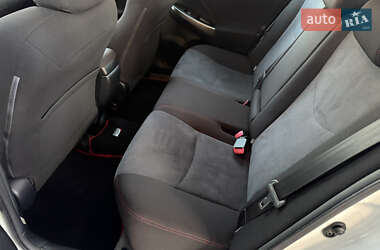 Хэтчбек Toyota Prius 2014 в 
