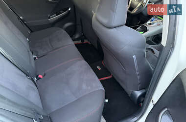 Хэтчбек Toyota Prius 2014 в 