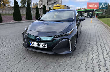 Хэтчбек Toyota Prius 2016 в Черкассах