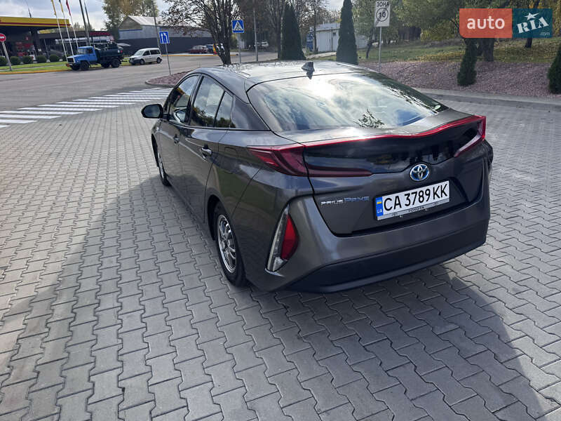 Хэтчбек Toyota Prius 2016 в Черкассах