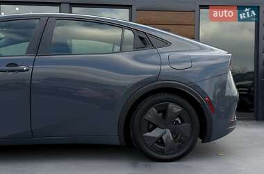Хэтчбек Toyota Prius 2024 в 