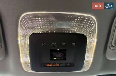 Хэтчбек Toyota Prius 2024 в 