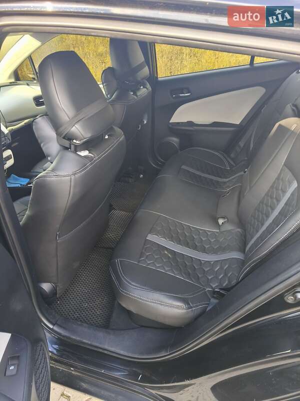 Хэтчбек Toyota Prius 2016 в Виннице