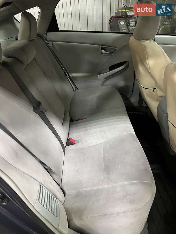 Хэтчбек Toyota Prius 2014 в Вишневом фото 9 Хэтчбек Toyota Prius 2014 в Вишневом