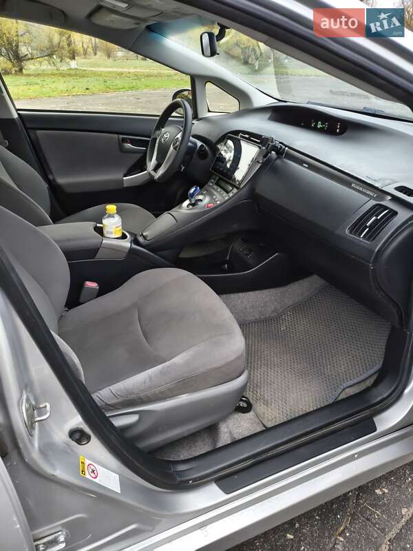 Хэтчбек Toyota Prius 2013 в Каменском