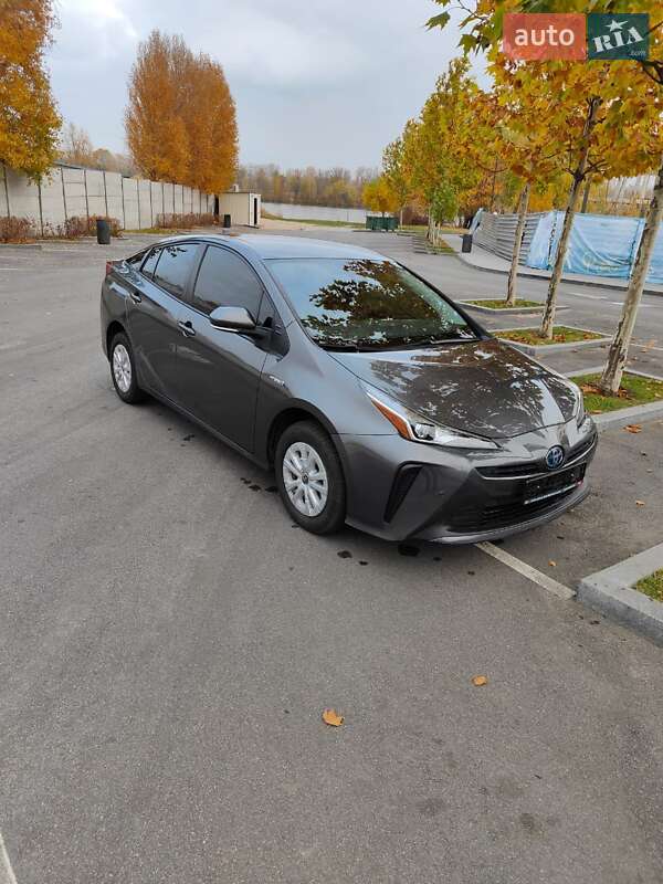 Хетчбек Toyota Prius 2022 в Дніпрі