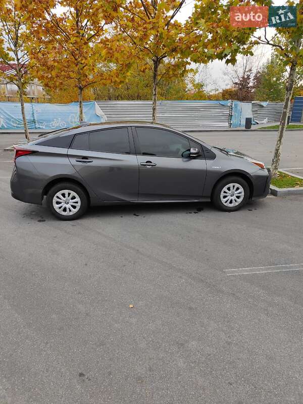 Хетчбек Toyota Prius 2022 в Дніпрі