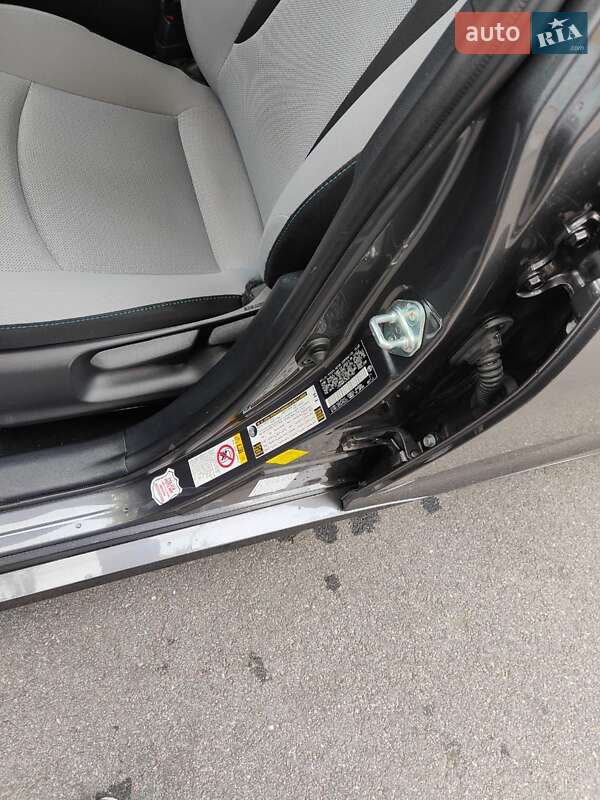 Хетчбек Toyota Prius 2022 в Дніпрі