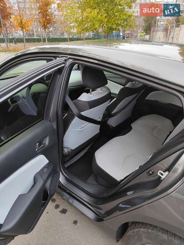 Хетчбек Toyota Prius 2022 в Дніпрі