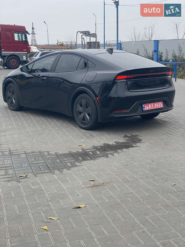 Хэтчбек Toyota Prius 2023 в Запорожье