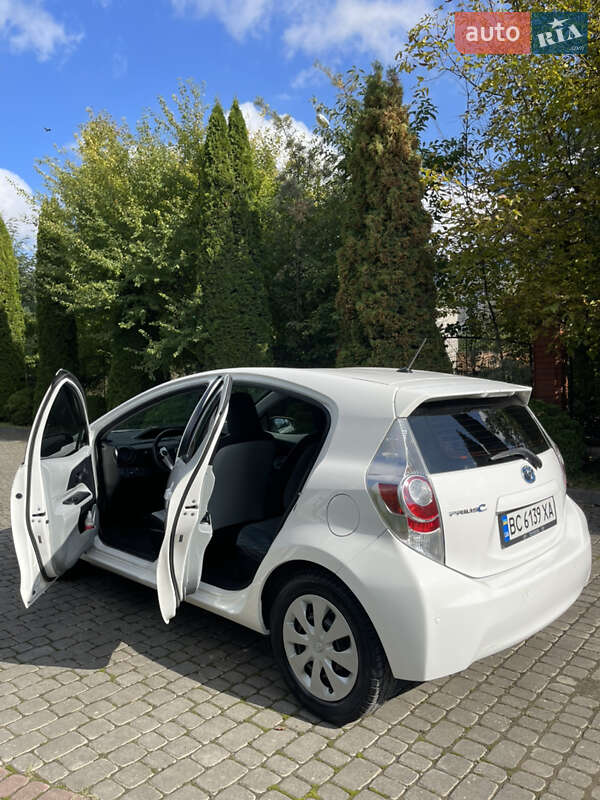 Хэтчбек Toyota Prius 2013 в Львове