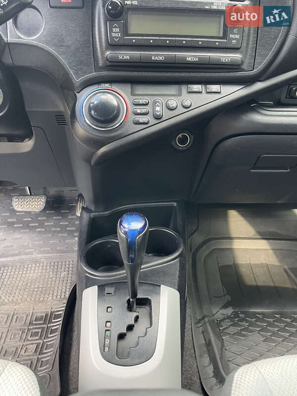 Хэтчбек Toyota Prius 2013 в Львове