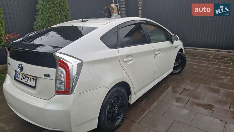 Хетчбек Toyota Prius 2014 в Києві