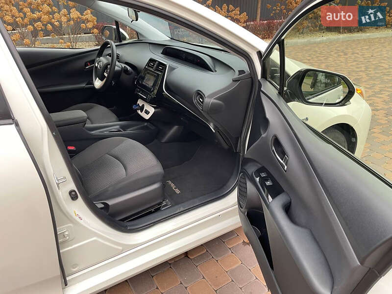 Хетчбек Toyota Prius 2017 в Києві