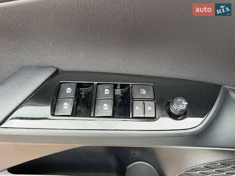 Хетчбек Toyota Prius 2017 в Києві