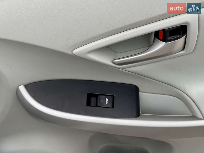 Хэтчбек Toyota Prius 2012 в Киеве