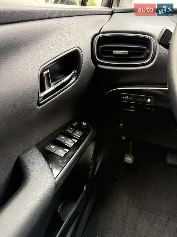 Хэтчбек Toyota Prius 2017 в Одессе фото 48 Хэтчбек Toyota Prius 2017 в Одессе