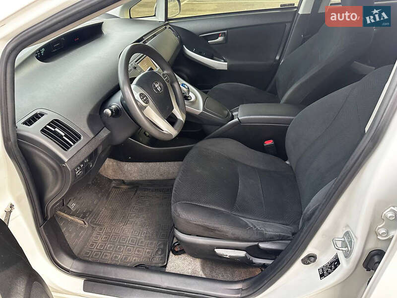 Хэтчбек Toyota Prius 2014 в Киеве фото 9 Хэтчбек Toyota Prius 2014 в Киеве