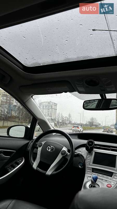 Хэтчбек Toyota Prius 2014 в Львове